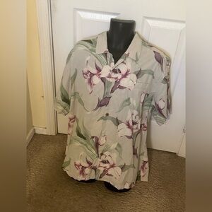 Men’s Pre Own As  Silk Size XL Tommy Bahama Button Shirt Floral style